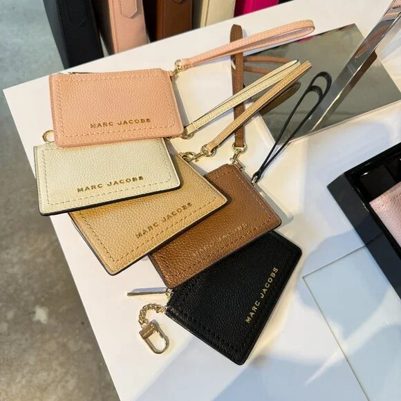 定番★Marc Jacobs S102L01RE22 Groove Top Zip Wristlet MARC JACOBS Groove Top Zip Wristlet Black S102L01RE22